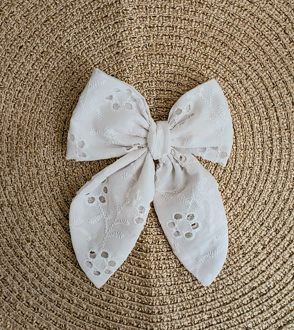 Belle Classic Bow